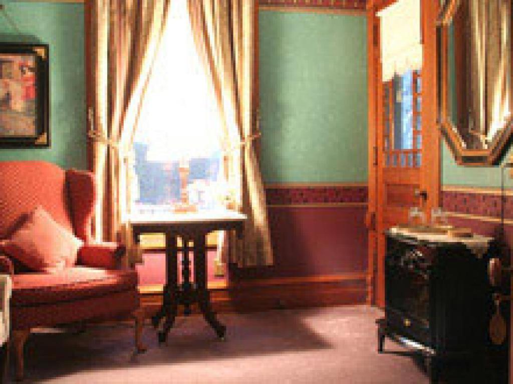 Grand Victorian B&B Inn Bellaire Номер фото