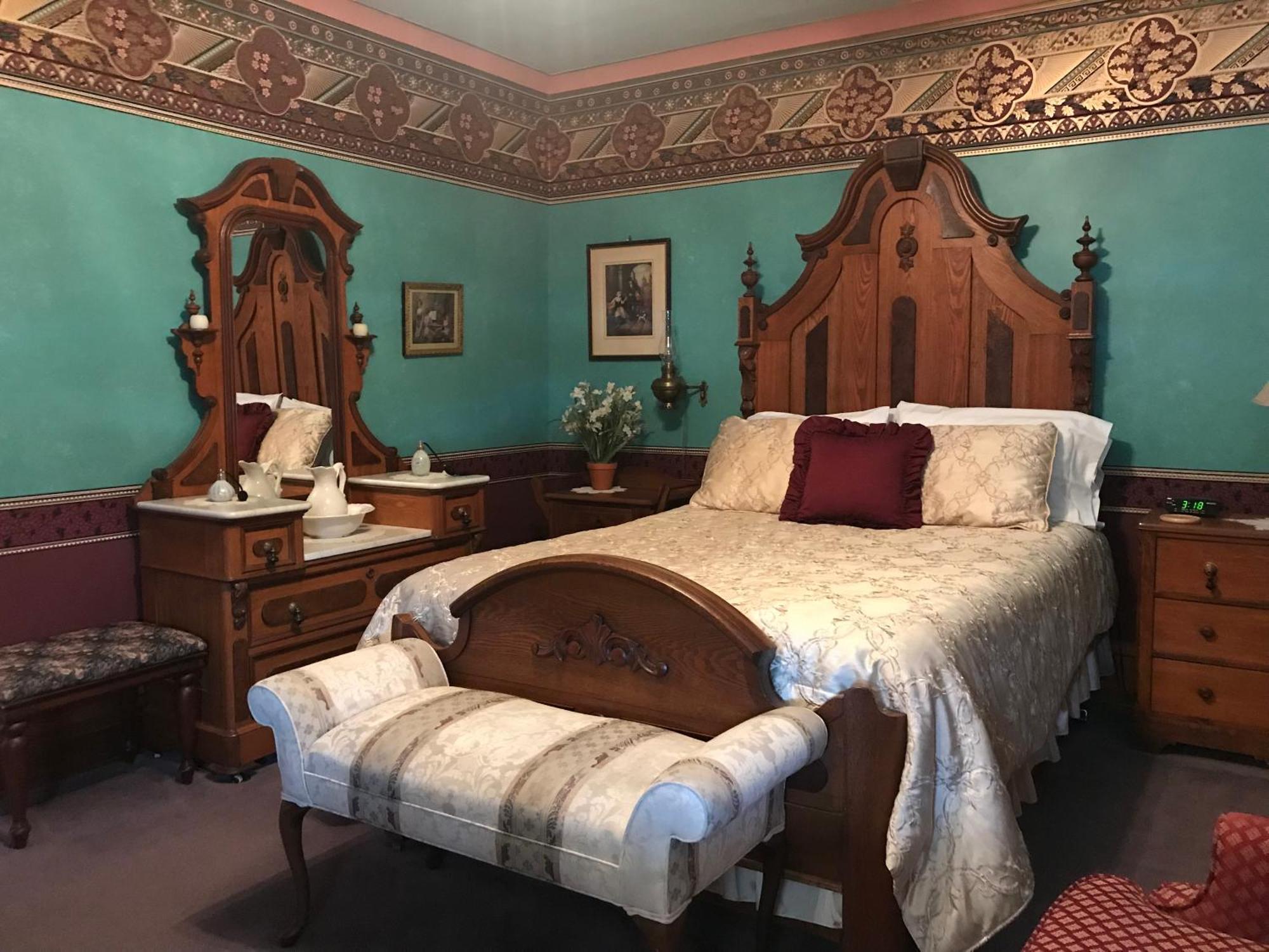 Grand Victorian B&B Inn Bellaire Номер фото